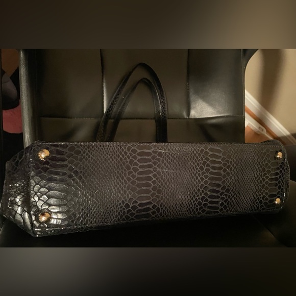 Michael Kors MK Large Black Snakeskin Tote - Picture 8 of 10